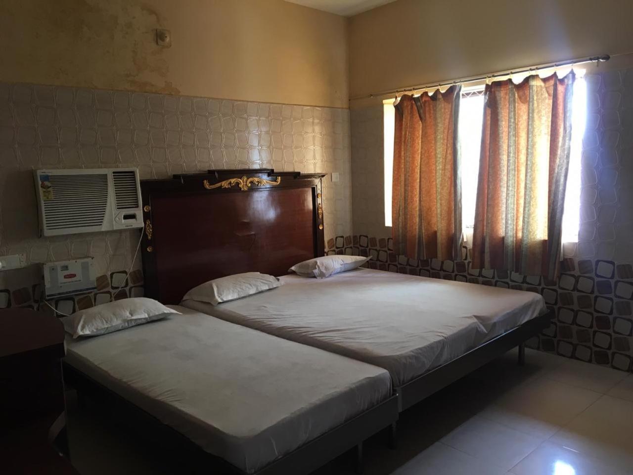Hotel Maa Kamakhya Puri Buitenkant foto