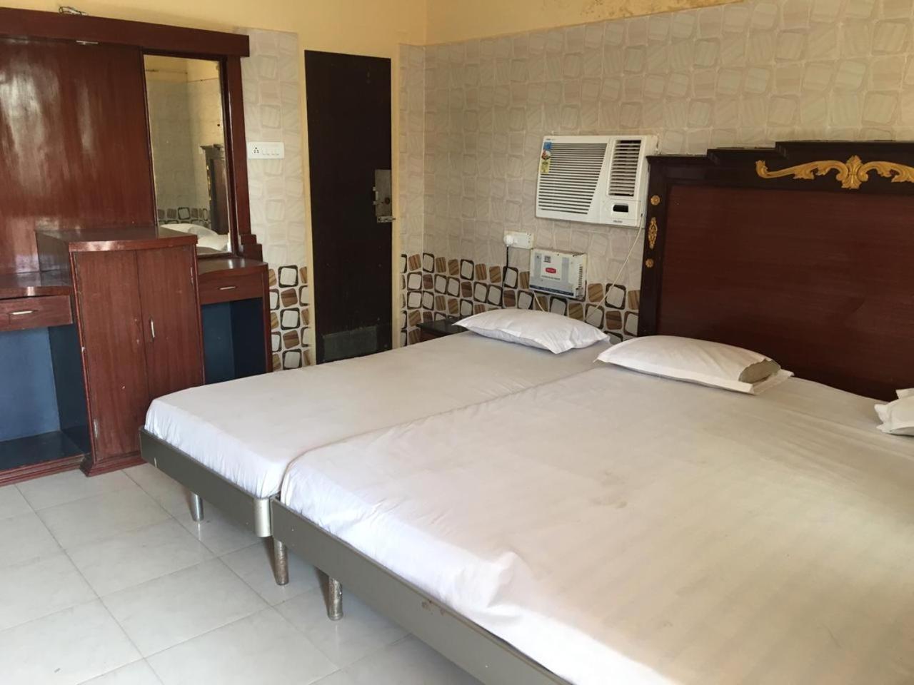 Hotel Maa Kamakhya Puri Buitenkant foto